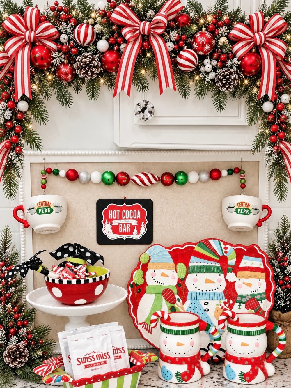 Central Perk Large Bead Christmas Garland Red White 26”